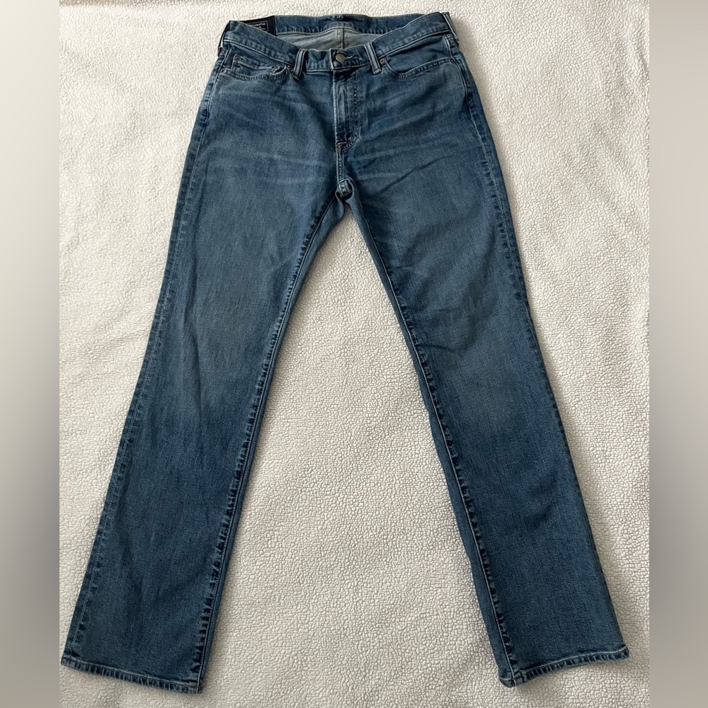 Abercrombie & Fitch Men's Dark Blue Kilby Bootcut Jeans, Size 32x34